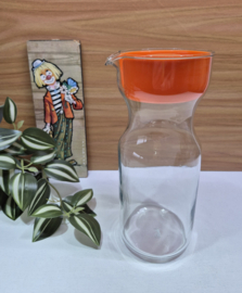 Glas en kristal in de keuken en op tafel