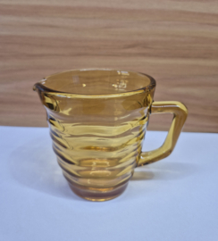 Glas en kristal in de keuken en op tafel