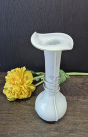 Witte glazen vaas