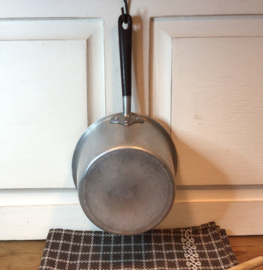 Ouderwetse steelpan, bakeliet greep