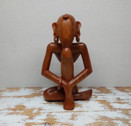 Houten sculptuur,  de Denker