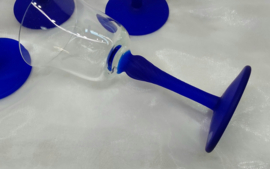 5 Wijnglazen met blauwe voet
