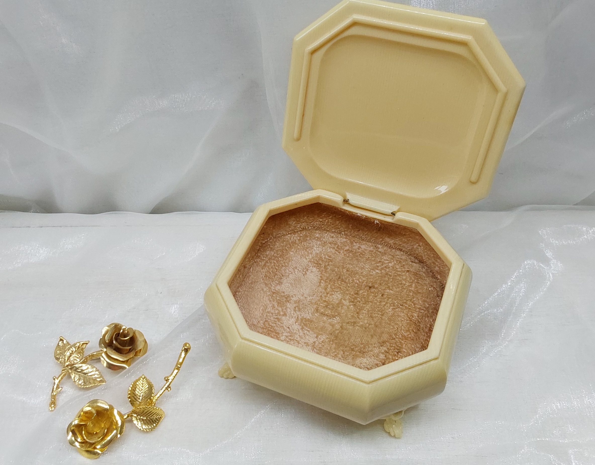 French Ivory sieradendoosje