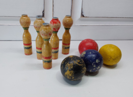 Kegeltjes en houten ballen