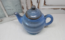 Volendams aardewerk theepot