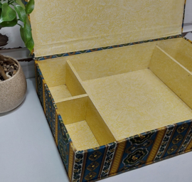 Grote vintage stoffen doos