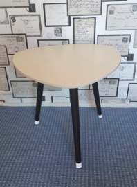 Vintage stijl tafeltje