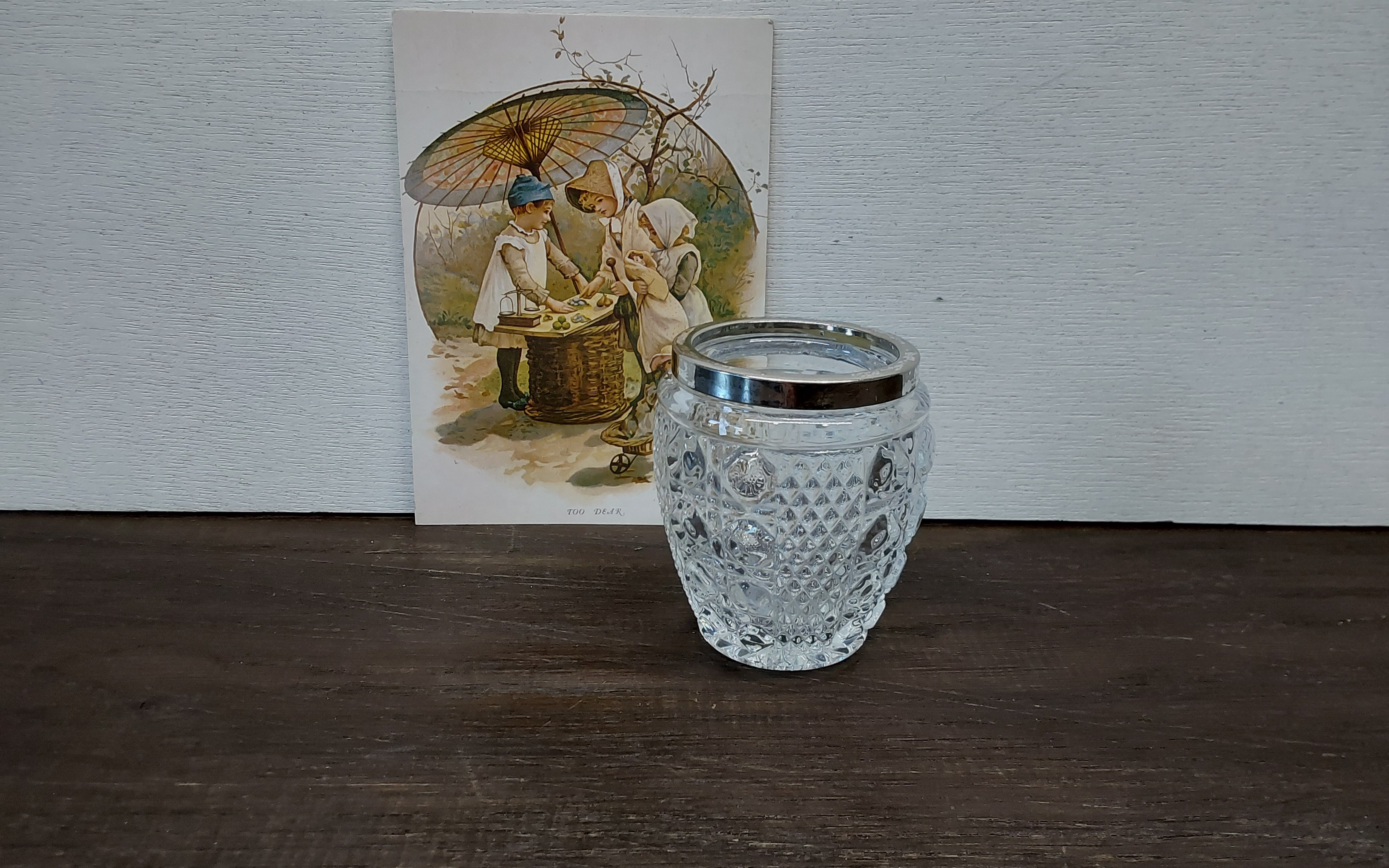 Glas en kristal in de keuken en op tafel
