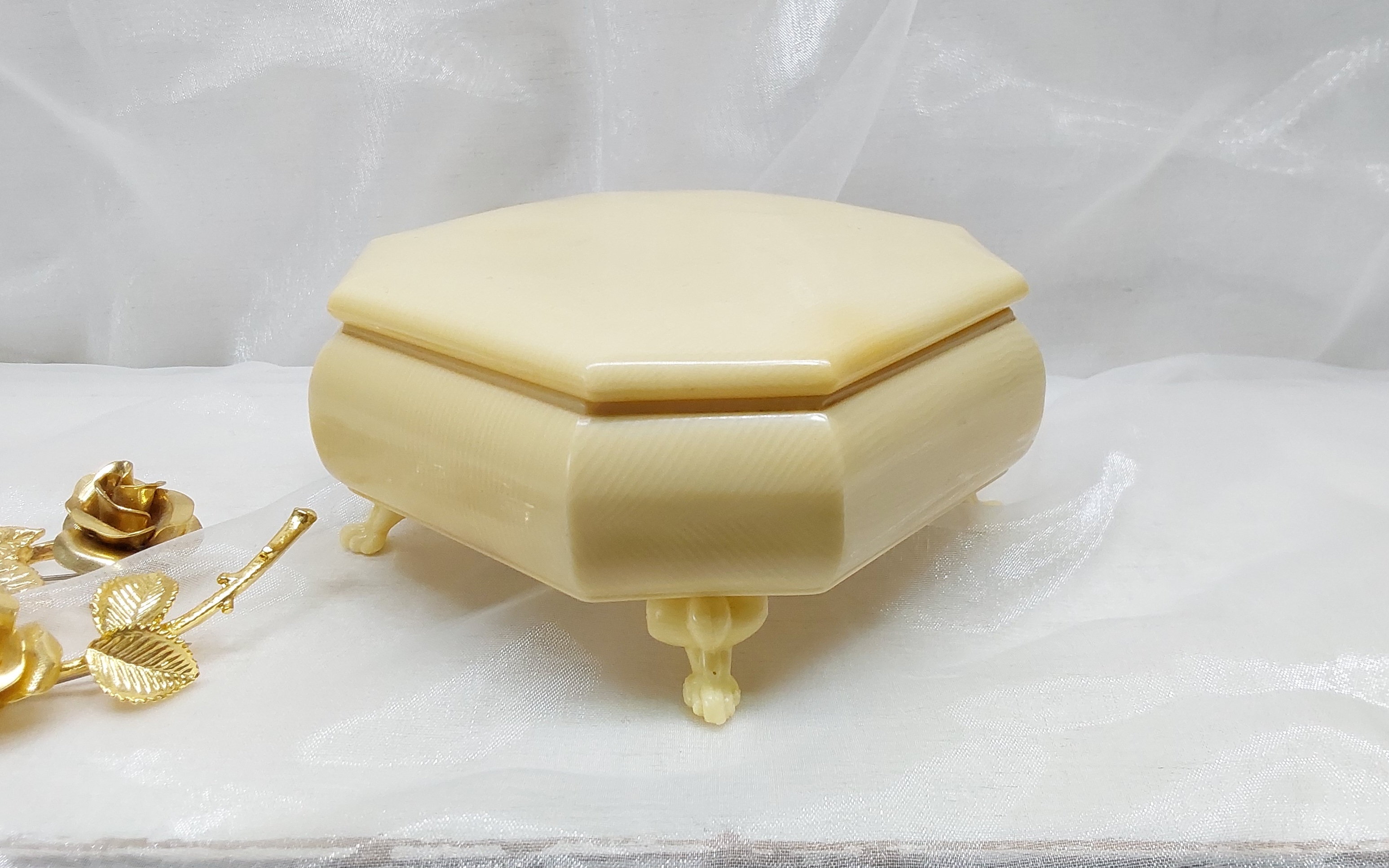 French Ivory sieradendoosje
