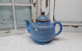 Volendams aardewerk theepot
