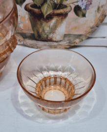 4 Ouderwetse roze dessert schaaltjes