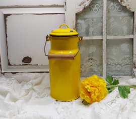 Gele melkcontainer