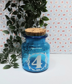 Glas en kristal in de keuken en op tafel