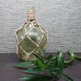 Groene fles met jute touw