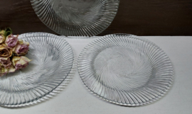 4 glazen gebaksbordjes