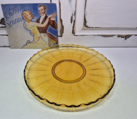 Gele persglas schaal