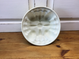 Gele aardewerk puddingvorm