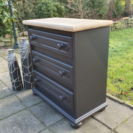 Mooie eikenhouten ladekast