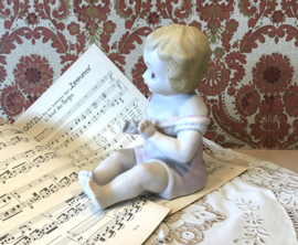Baby piano beeldje