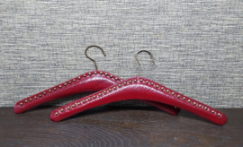 2 vintage kleerhangers