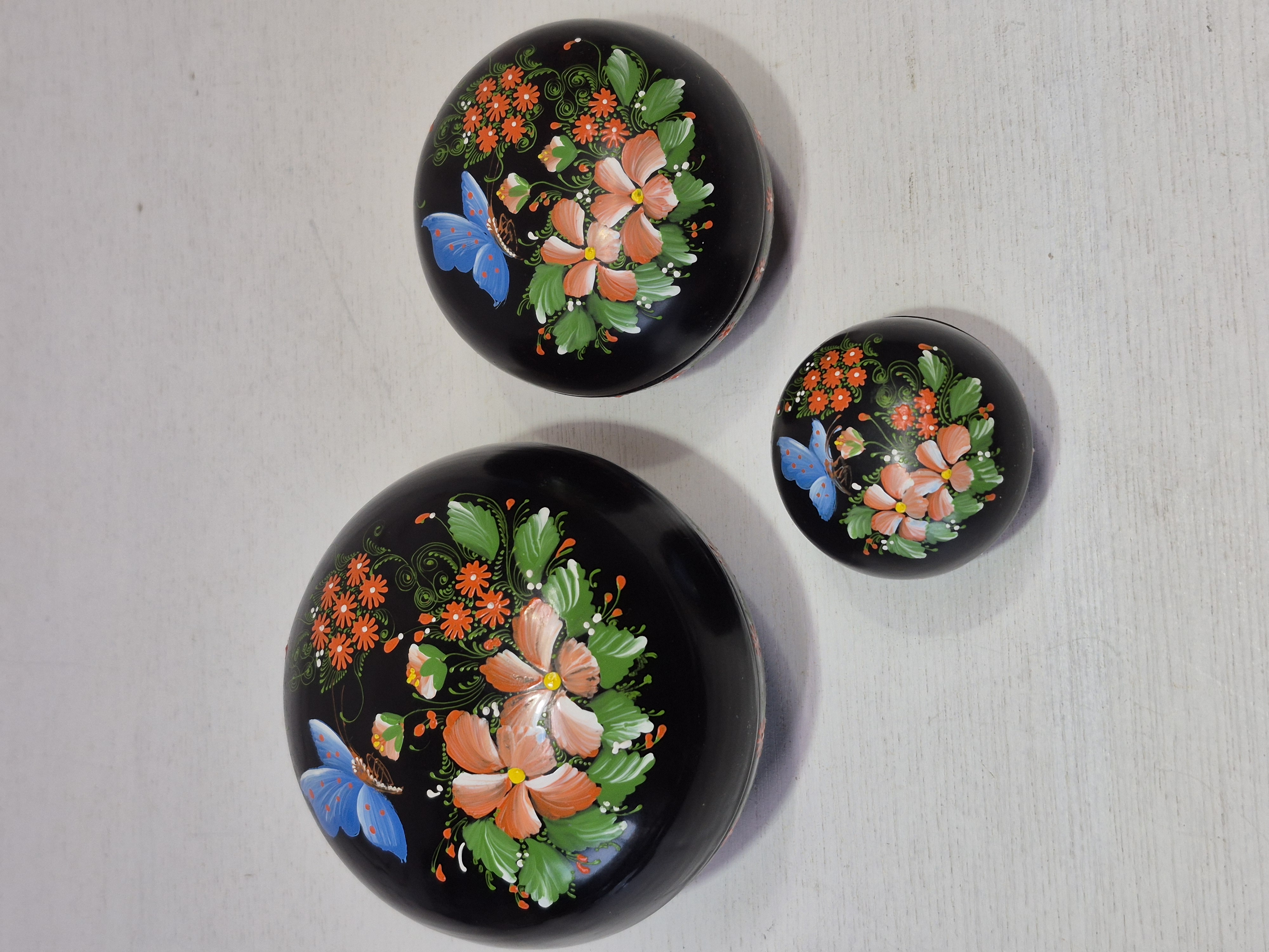 3 lakdoosjes, handbeschilderd