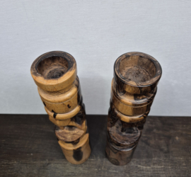 2 houten kandelaars