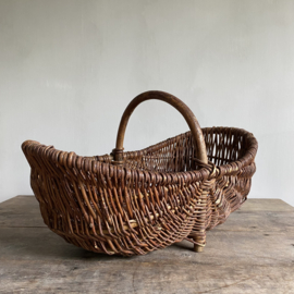BU20110132 Old French harvest basket of woven willow wicker in beautiful condition! Size: 55 cm. long / 31 cm cross section  / 16 to 18 cm high (to handle)