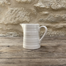 AW20111089 Old Belgian milk jug with content indication 1 liter stamp - Boch Freres la Louvière - period: 1960-1965, minor damage to the bottom (see photos), otherwise in beautiful condition! Size: 14.5 cm high / 10.5 cm cross section.