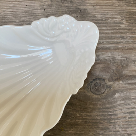 AW20111309 Old French serving dish in beautiful condition! Size: 23 cm long / 13 cm cross section / 3.5 cm high
