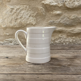 AW20111089 Old Belgian milk jug with content indication 1 liter stamp - Boch Freres la Louvière - period: 1960-1965, minor damage to the bottom (see photos), otherwise in beautiful condition! Size: 14.5 cm high / 10.5 cm cross section.