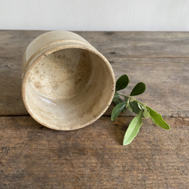 AW20111072 Antique French ointment jar - not marked - in beautiful buttered condition! Size: 7 cm high / 9 cm cross section