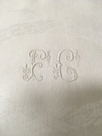 LI20110025 Set of 8 old French damask napkins with beautiful open woven heart pattern and embroidered monogram - F C - in beautiful condition! / Dimensions 73 x 62.5 cm.