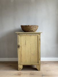 OV20110974 Lovely old French cabinet with beautiful original patina and beautiful condition! Privately owned for a while. Size: 58 cm long / 86 cm high / 51 cm deep. Pick up in store only!