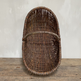 OV20110763 Old French willow picking basket in beautiful condition! Size: 61 cm. long / 16 cm. high (up to the handle)