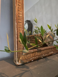 OV20110962 Antique French 19th century mirror. The framing of the frame is made of wood with a pâte layer with sober decorations in weathered colours. In beautiful condition! Size: 54 cm high / 54 cm wide / +/- 4 cm thick. Pick up in store only.
