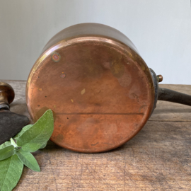 OV20111017 Old French copper saucepan with lid marked - Villedieu ML France - 2 mm thick in heavy restaurant quality in beautiful condition! Size: 14.5 cm cross section / 14.5 cm