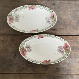 AW20111065 Set of 2 antique serving dishes stamped - Creil et Montereau Labrador - period: 1894-1920. In perfect condition. Size: 24.5 cm long / 14 cm. cross section.