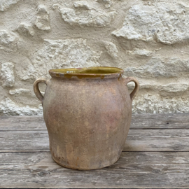 AW20111307 Old French pot with a beautiful yellow glazed interior and rim. For details, see photos for rim imperfections. Otherwise in beautiful condition! Dimensions: 23 cm high / 19 cm diameter