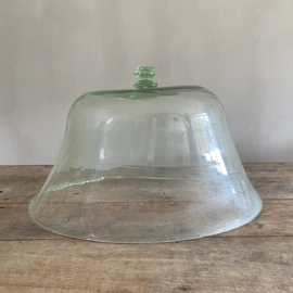 OV20110822 Grote antieke Zuid-Franse moestuin cloche van mond geblazen glas periode: eind 18de eeuw in prachtige staat! Afmeting: 48 cm. doorsnede / +/- 27,5 cm. hoog (tot de greep). Alleen ophalen in winkel, verzenden niet mogelijk!