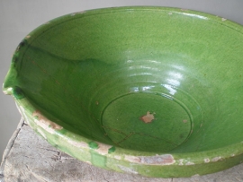 AW20110174 Old French Tian in beautiful green hue, has on the inside two cracks (see photo) but not through. Dimensions: 38 cm. diameter / 14.5 cm. high.