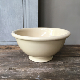 AW20110652 Old classic batter bowl probably Petrus Regout in soft yellow and in perfect condition! Size: 13.5 cm. high / 26.5 cm. cross section