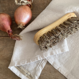 IH010 Iris Hantverk vegetable brush made of oiled birch