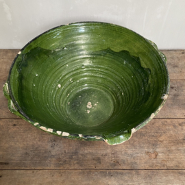 AW20111025 Large antique southern French green glazed Tian period: 19th century . Beautifully weathered by use over time...in beautiful condition! Size: 50 cm. cross section / 23 cm. high. Pick up in store only, shipping not possible.