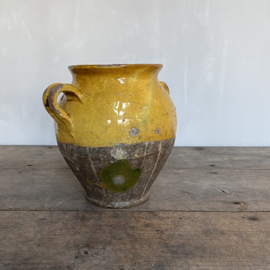 AW20111056 Small antique French confit pot in Provencal yellow with a touch of green period: 19th century in beautiful condition! Size: 20 cm high / 13.5 cm cross section.