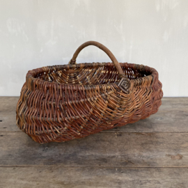 BU20110120 Old French harvest basket made of willow  in beautiful condition! Size: 43 cm. long / 20 cm. long high (to handle) / 31 cm. cross section