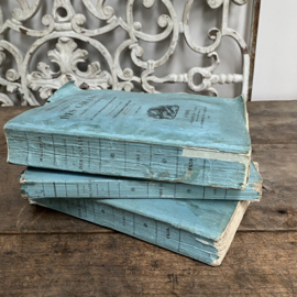 OV20110883 Set van 3 antieke Franse boeken Historique Géographie Paris periode: 1839. In prachtig verweerde blauwe tint. Afmeting: 22x15 cm