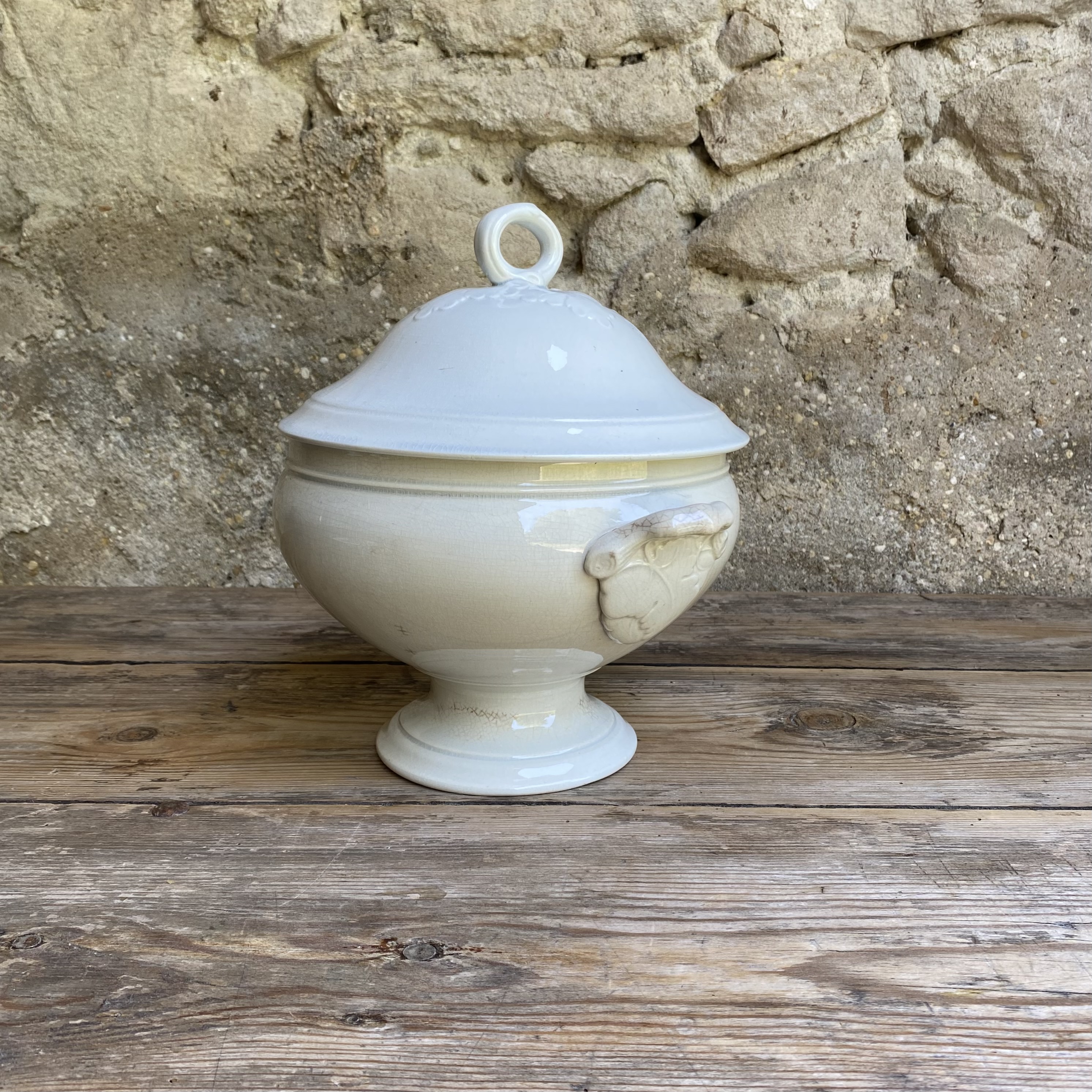 AW20111227 Antique French terrine, slightly stained with matching lid stamp - Choisy le Roy Hte Boulenger & Cie from 1878 in beautiful condition! Size: 16 cm high (to the lid) / 25 cm including the lid / 20 cm cross section