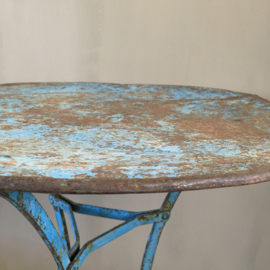 BU20110087 Old French bistro table in the original beautiful blue patina in beautiful condition! Size: 71.5 cm. high / 55 cm. cross section. Pickup only.