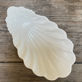 AW20111309 Old French serving dish in beautiful condition! Size: 23 cm long / 13 cm cross section / 3.5 cm high