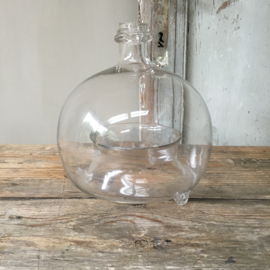 OV20110534 Antieke Franse wespenvanger van mondgeblazen glas in perfecte staat! Afmeting: +/- 18 cm. hoog / 15,5 cm. doorsnede.